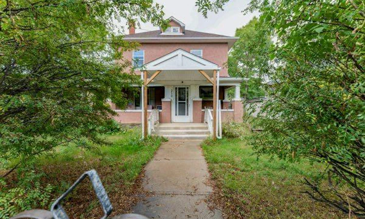 210 1 Street W
