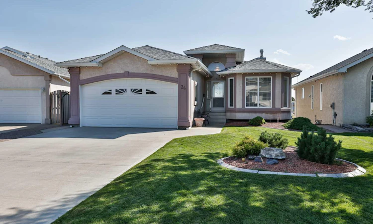 34 Fairmont Crescent S
