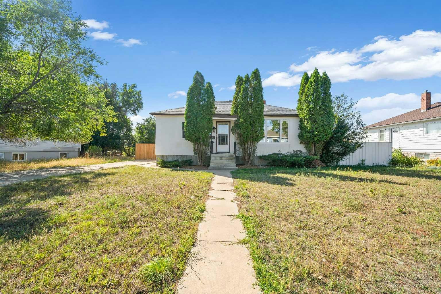 227 4 Street SW, Medicine Hat, AB, T1A 4E4