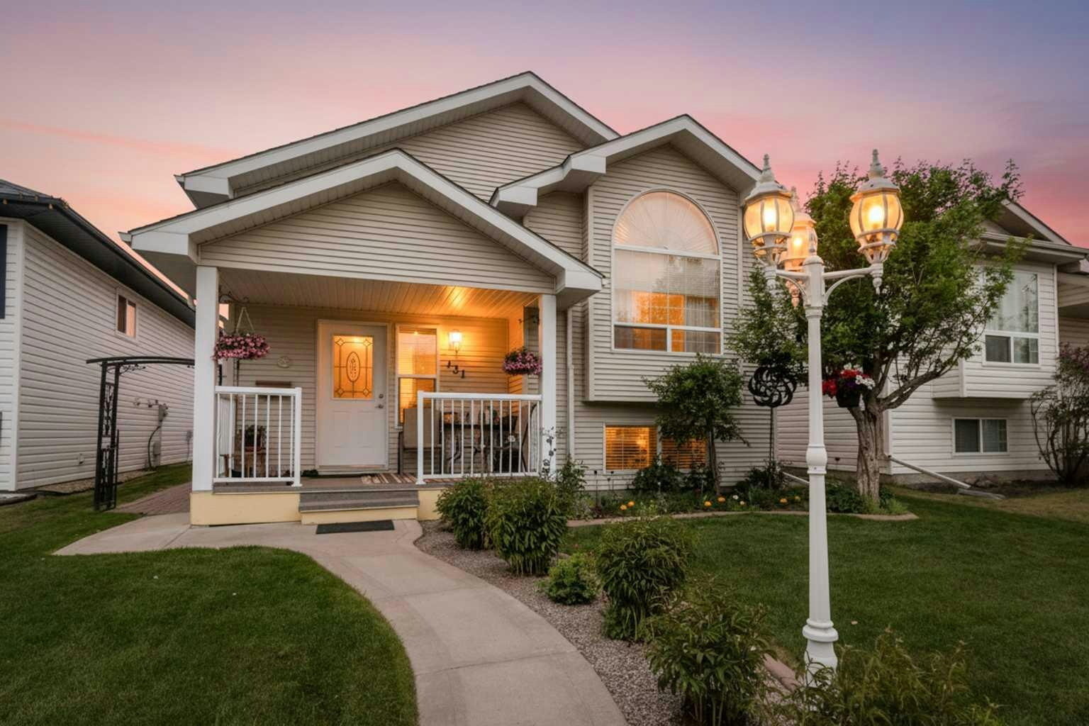 131 Deschner Close, Red Deer, AB, T4R 3C4