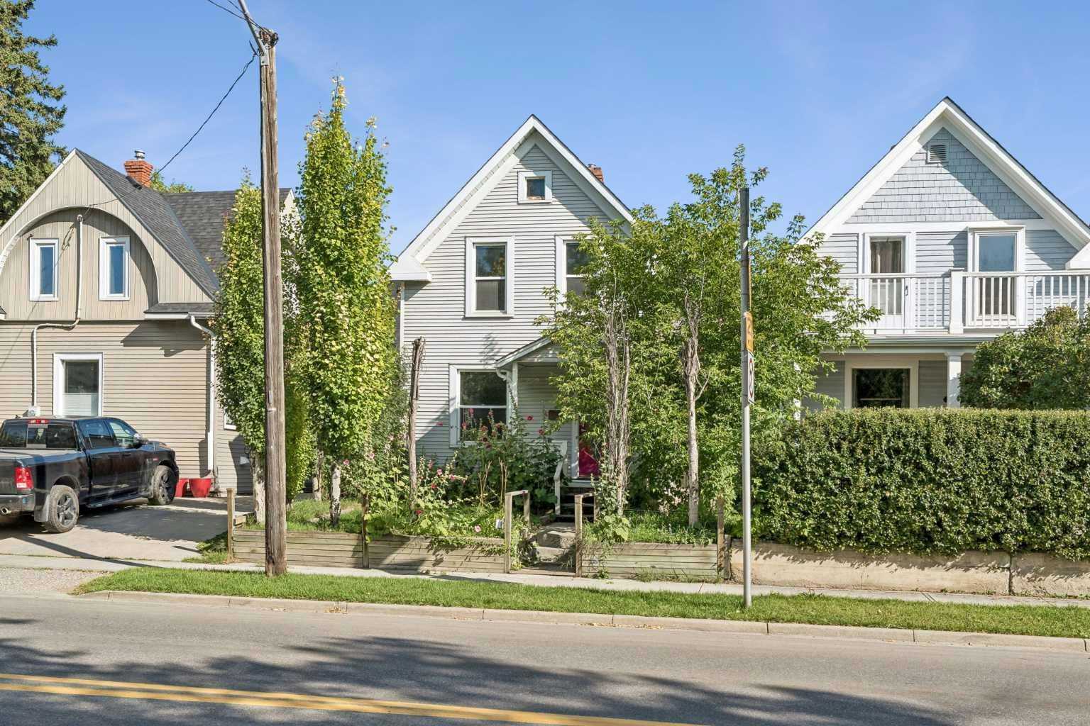 420 12 Avenue NW, Calgary, AB, T2M 0C9