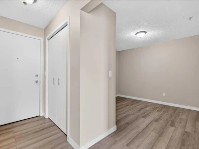212-1717 60 Street SE - 4