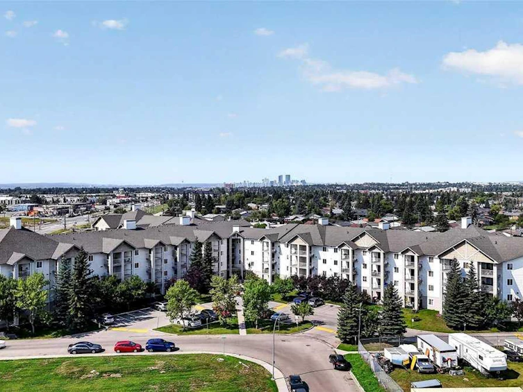 212-1717 60 Street SE, Calgary, AB, T2A 7Y7