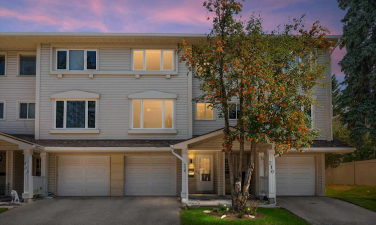 208 Queenston Heights SE