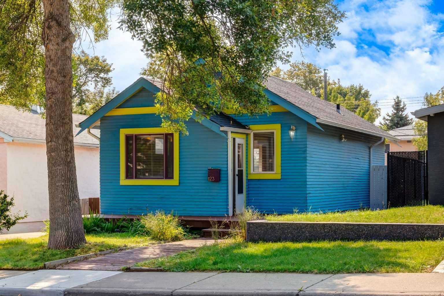 123 30 Avenue NW, Calgary, AB, T2M 2N1