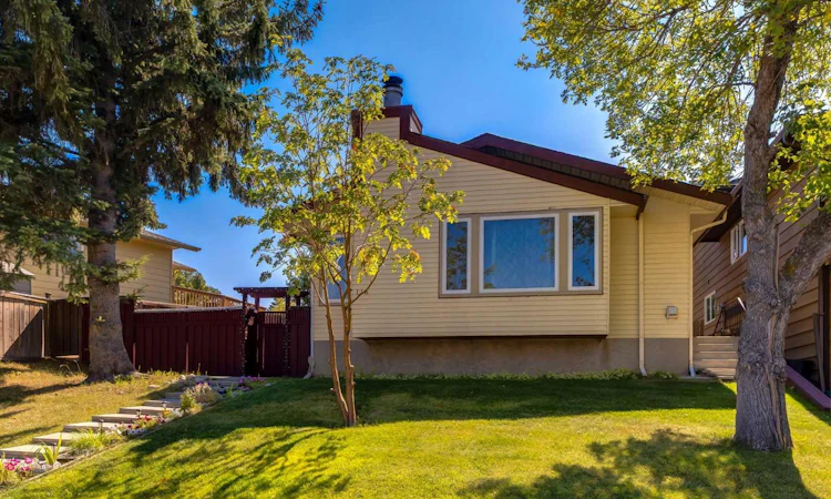 116 Bearberry Crescent NW