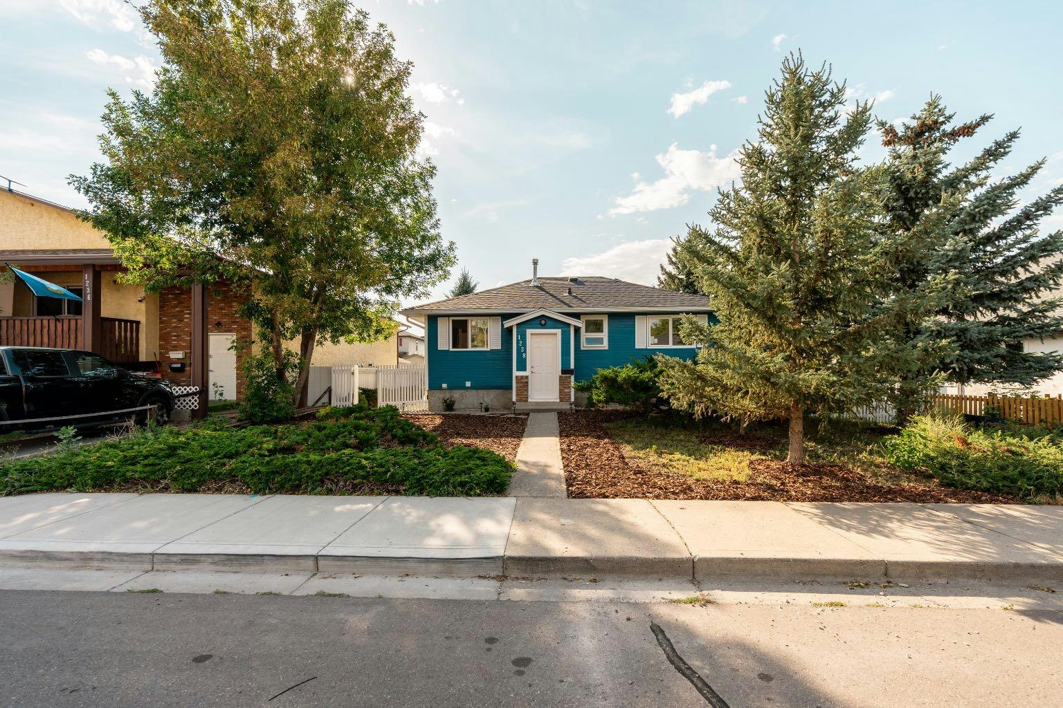 1238 8 Street N, Lethbridge, AB, T1H 1Z4