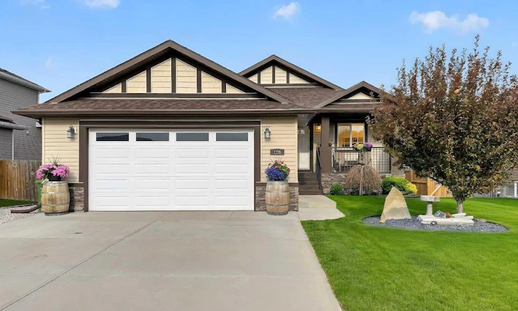 138 Hanson Drive NE