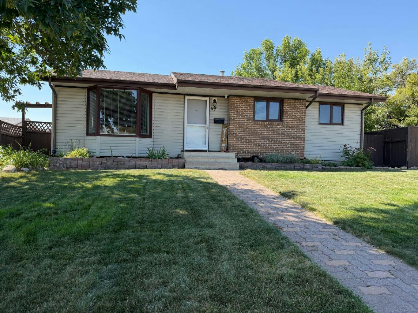 97 Greenview Close N, Lethbridge, AB, T1H 4K8