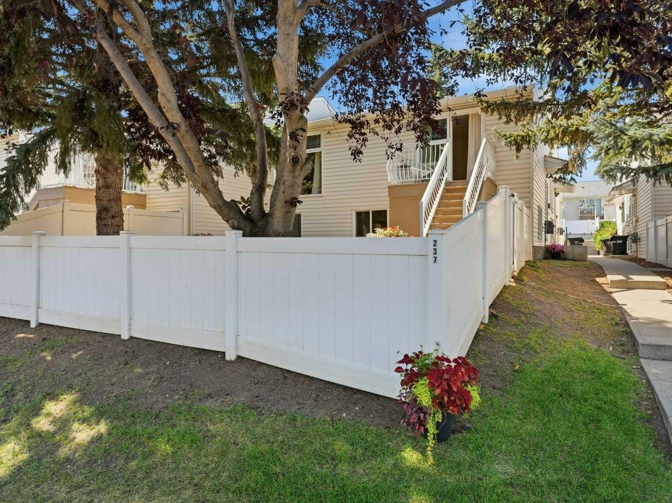 237 Sabrina Way SW, Calgary, AB, T2W 4J4