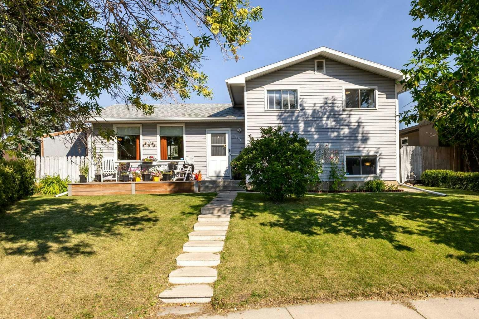 204 Rundleridge Drive NE, Calgary, AB, T1Y 2K4