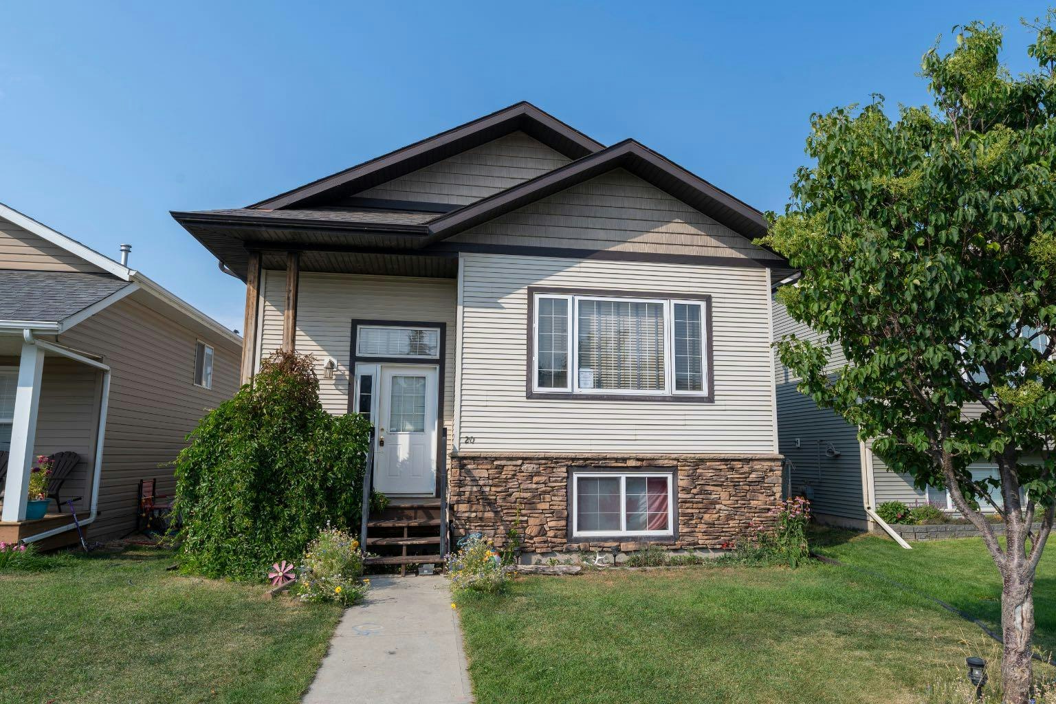 20 Horne Close, Sylvan Lake, AB, T4S 0C4