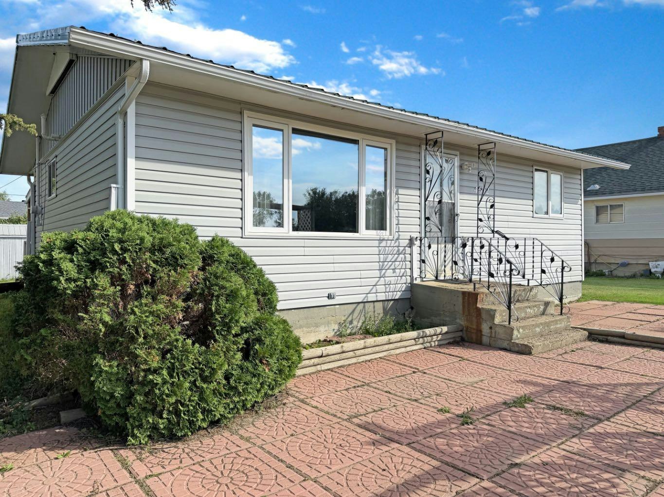 4912 49 Avenue - 3