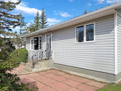 4912 49 Avenue - 4