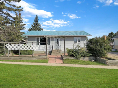 4912 49 Avenue - 2