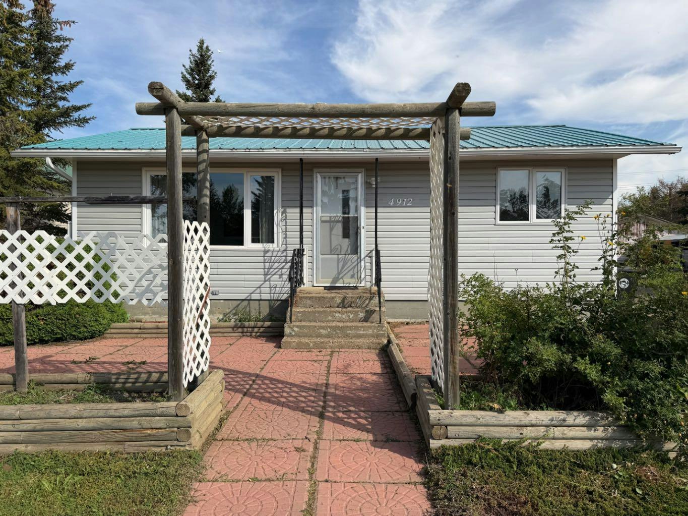 4912 49 Avenue, Smoky River M.D., AB, T0H 1S0