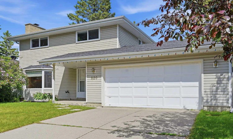 820 Canford Crescent SW