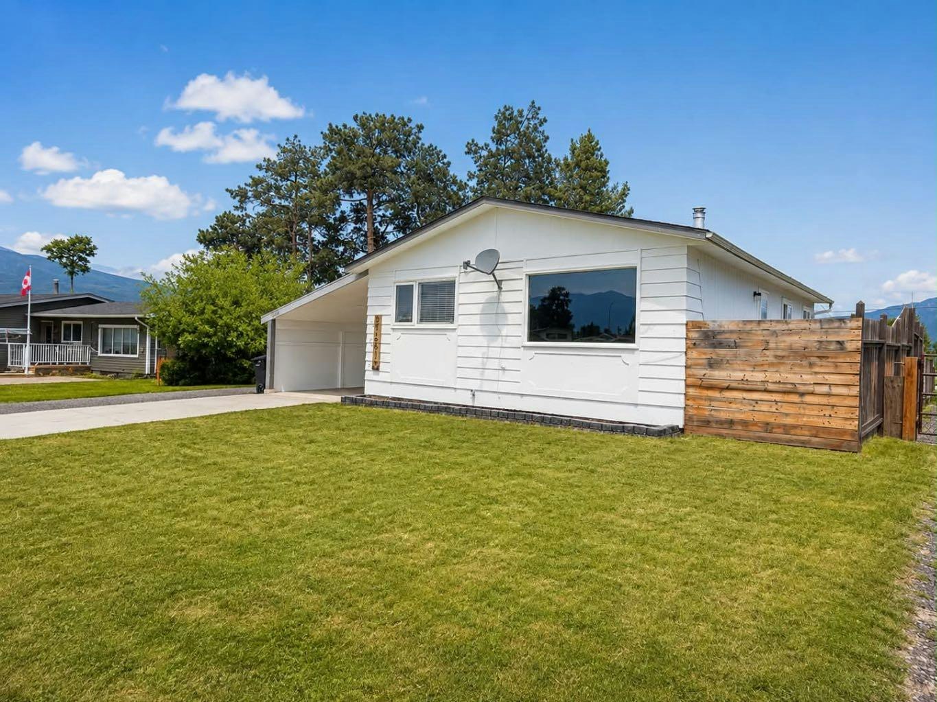 9910 110 Street, Greenview M.D., AB, T0E 0Y0