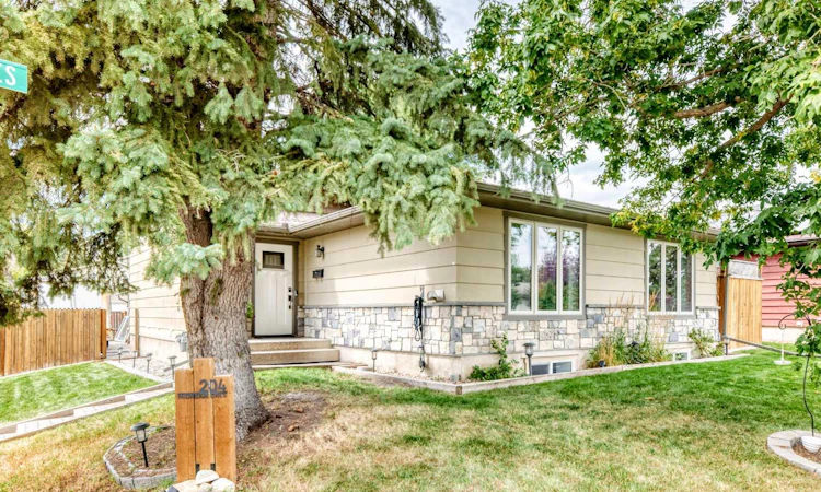 204 Midridge Crescent SE