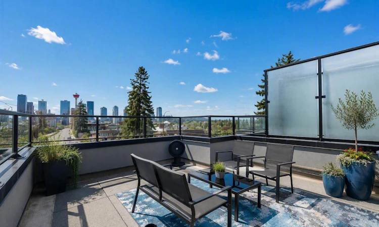 67 30 Avenue SW