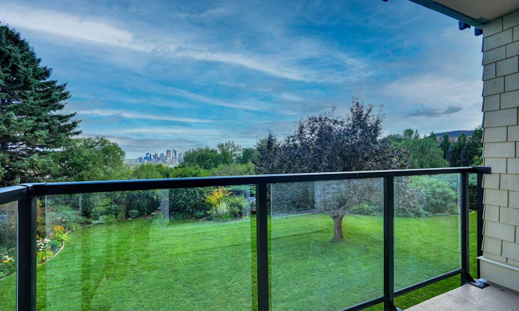 103-520 Cedar Crescent SW