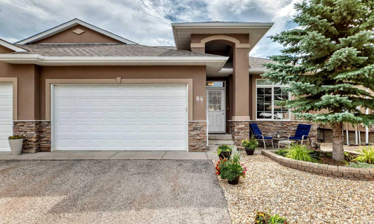 84 River Heights View