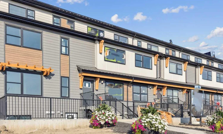 810-135 Mahogany Parade SE
