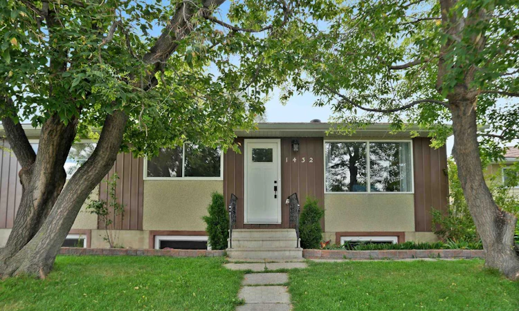 1432 Robson Crescent SE