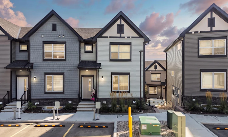 108-75 Evanscrest Common NW