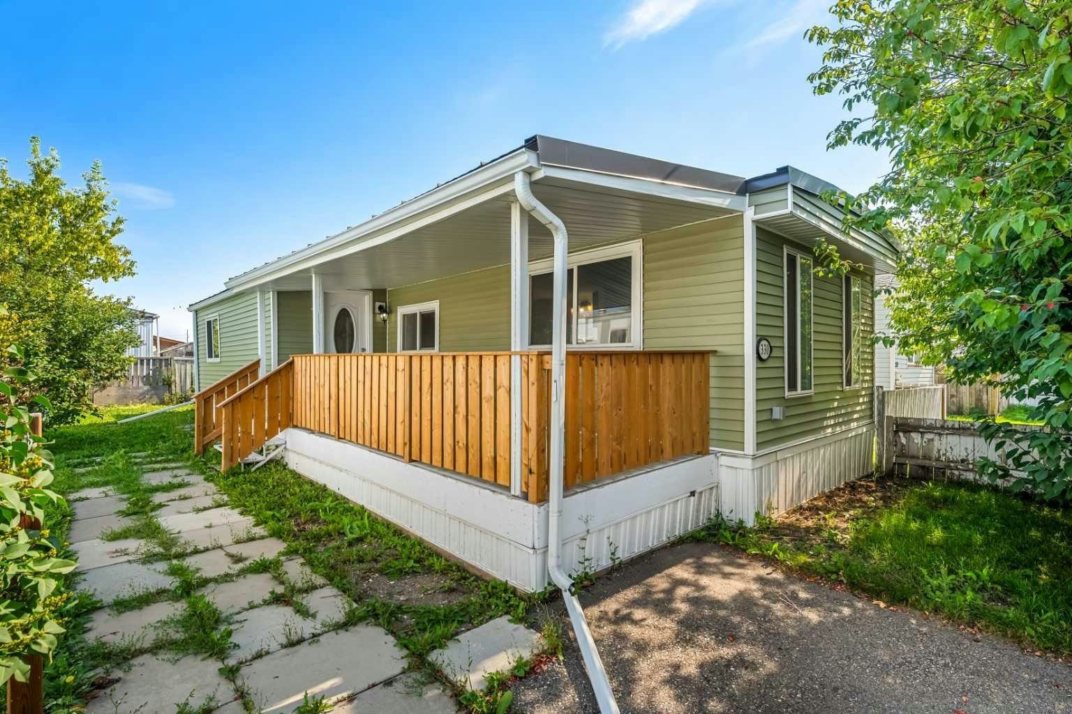 330-6220 17 Avenue SE, Calgary, AB, T2A 0W6