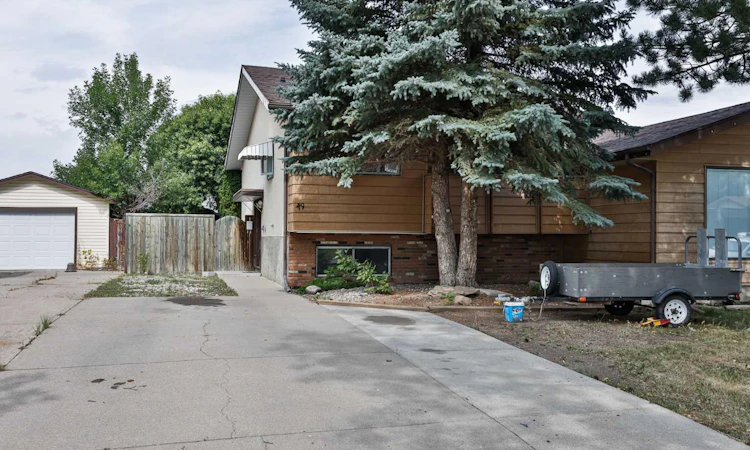 49 Meadowlark Boulevard N
