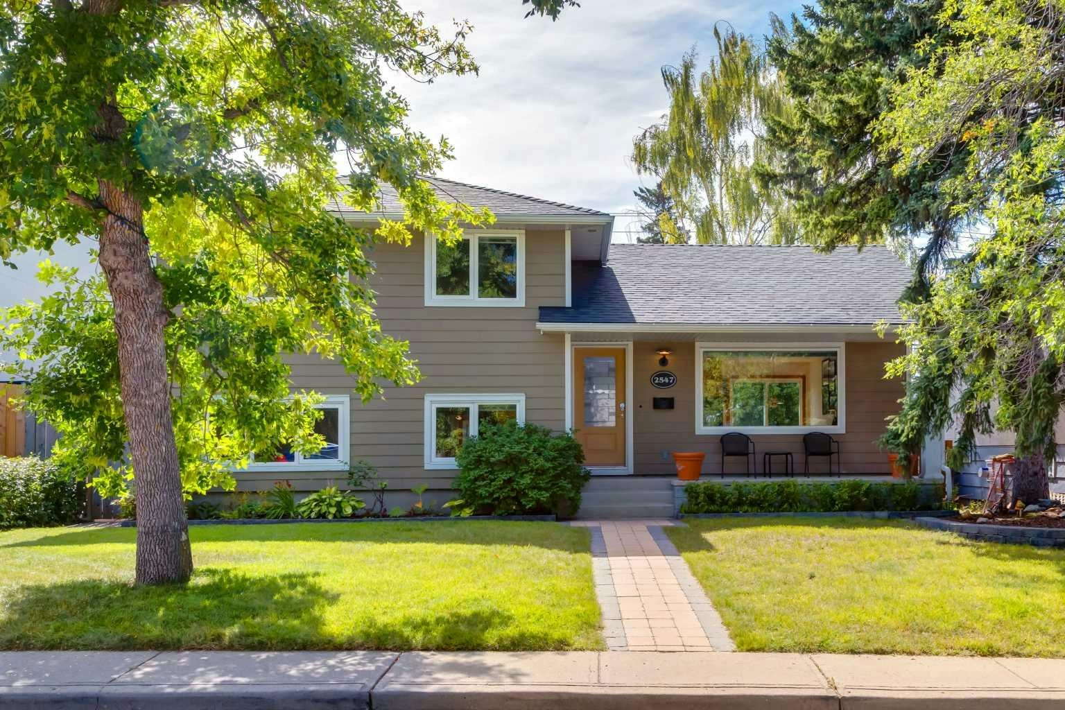 2547 Chicoutimi Drive NW, Calgary, AB, T2L 0W4