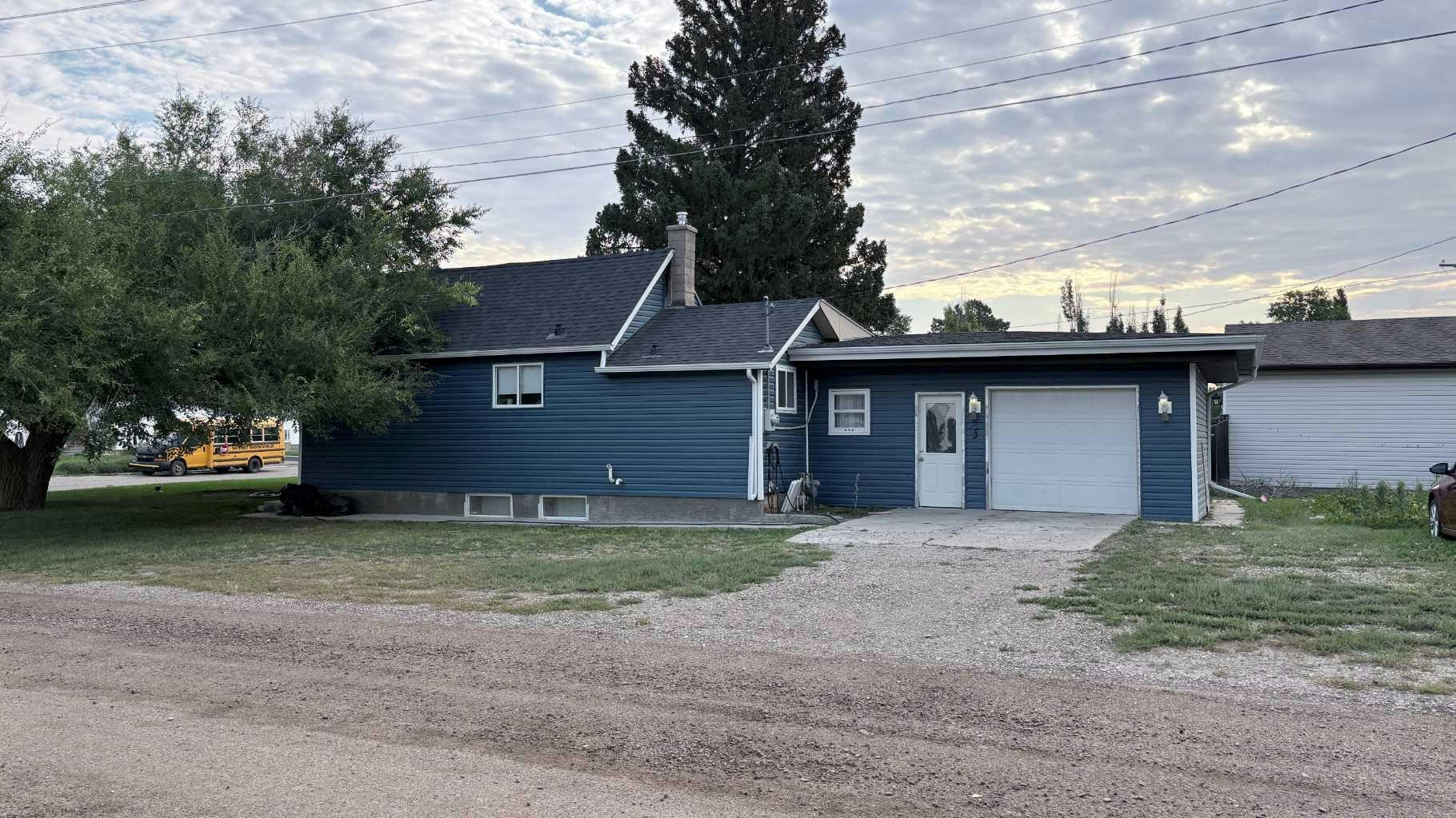139 9 Avenue W, Bow Island, AB, T0K 0G0