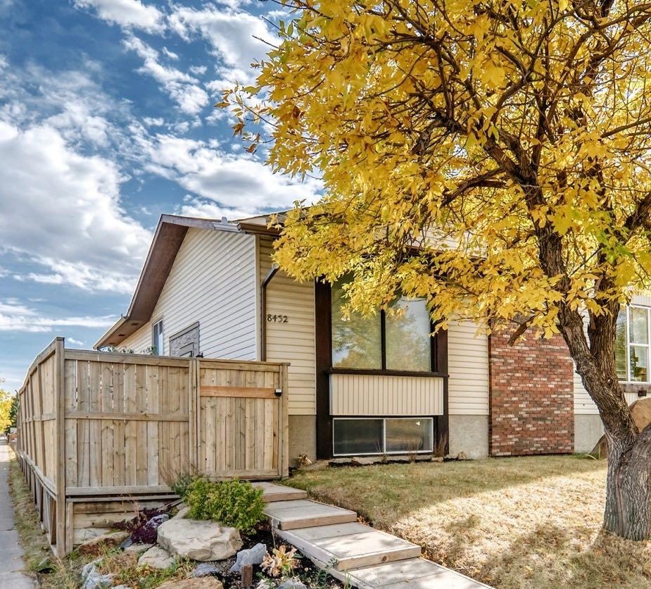 8432 Berkley Road NW, Calgary, AB, T3K 1B4