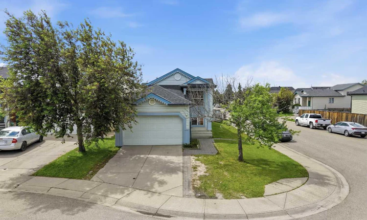 33 Martin Crossing Green NE