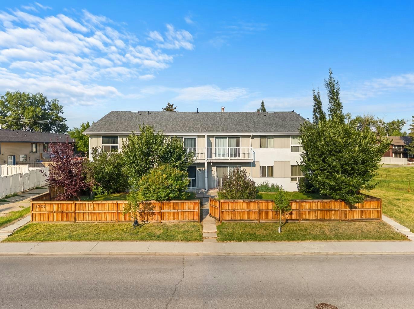 5-4328 75 Street NW, Calgary, AB, T3B 2M8
