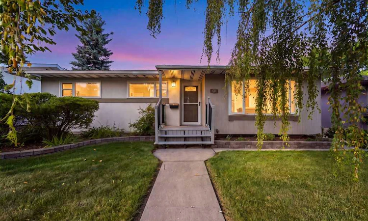 64 Hollyburn Road SW