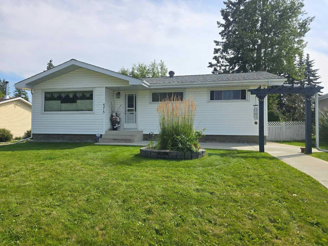 4215 7 Avenue, Edson, AB, T7E 1A6