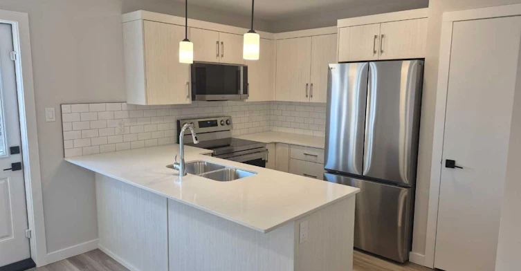 1-928 40 Avenue N, Lethbridge, AB, T1H 6J6 - 8