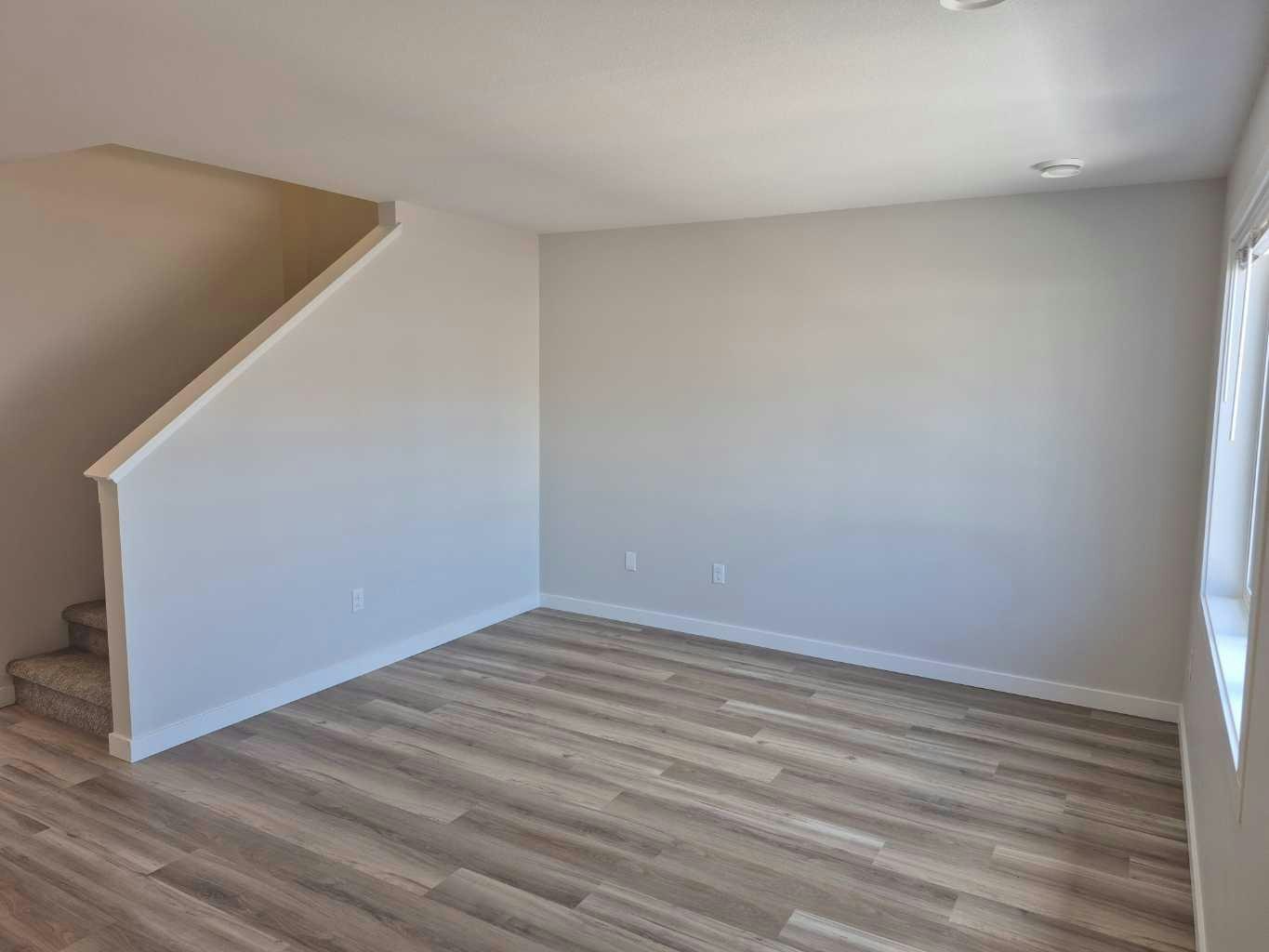 1-928 40 Avenue N, Lethbridge, AB, T1H 6J6 - 4