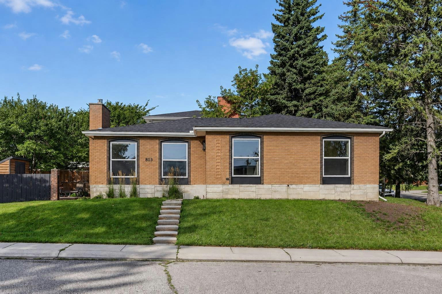 803 Canford Crescent SW, Calgary, AB, T2W 1L4