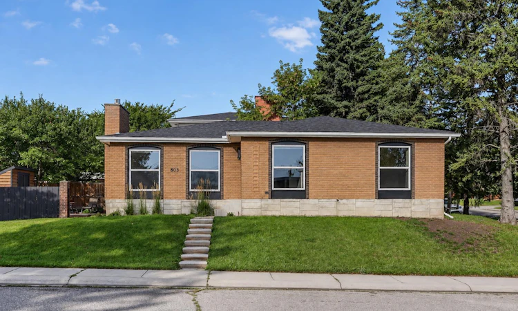 803 Canford Crescent SW