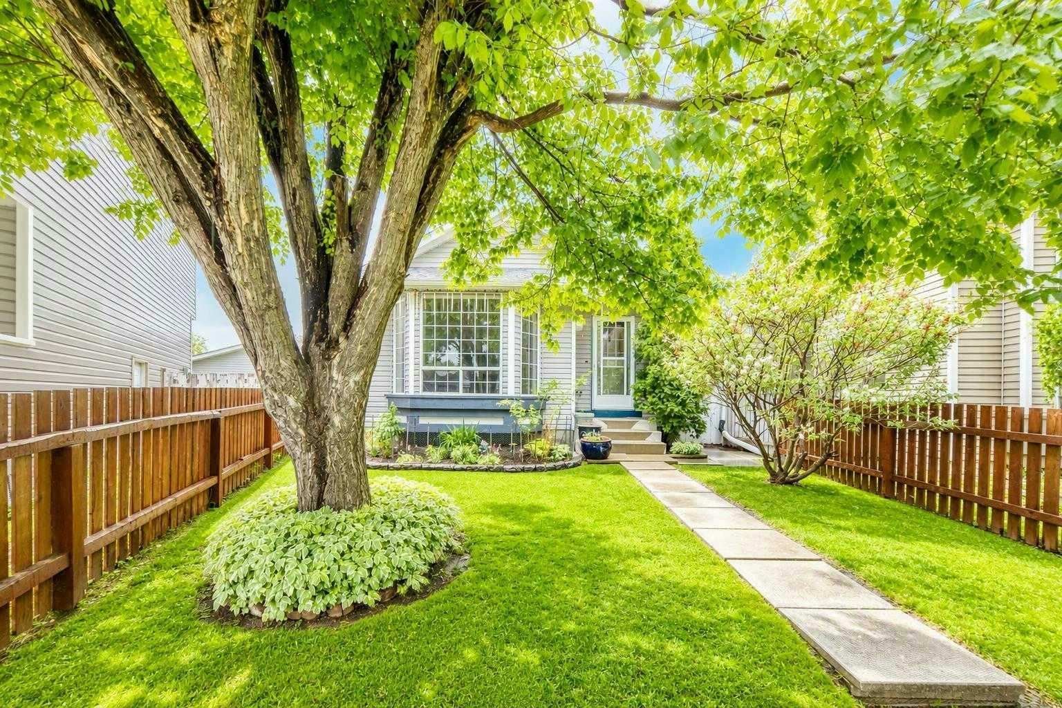 16 Martinridge Way NE, Calgary, AB, T3J 3C8