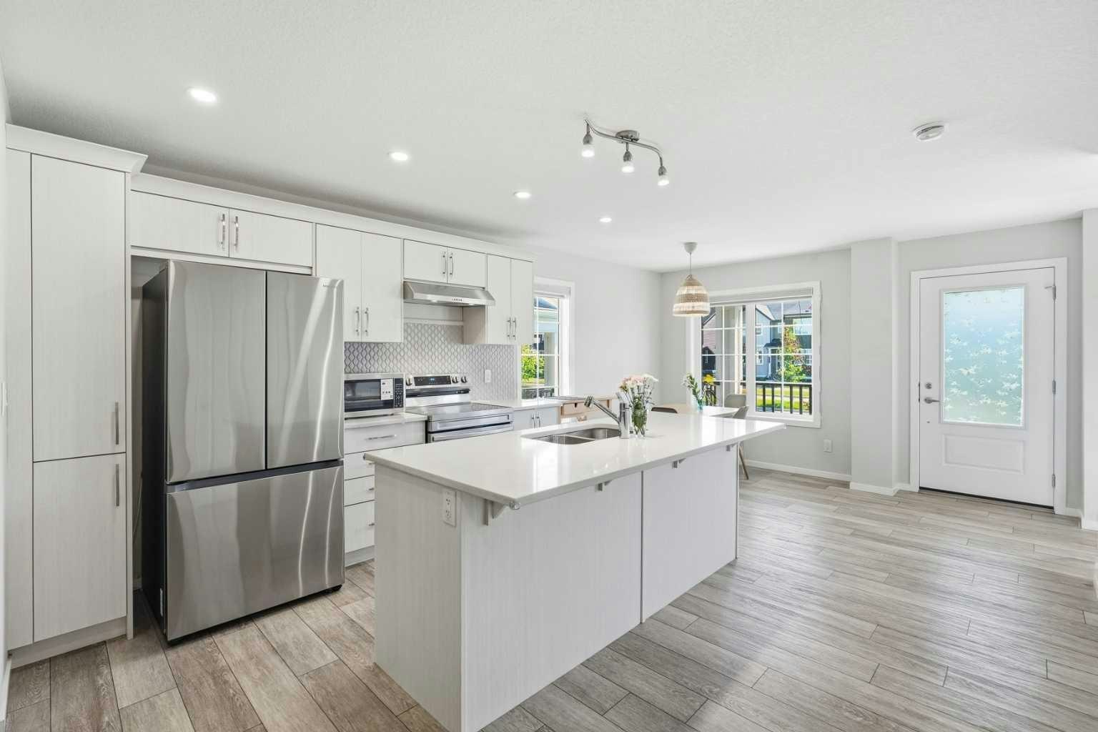 19691 Sheriff King Street SW, Calgary, AB, T2X 4X5