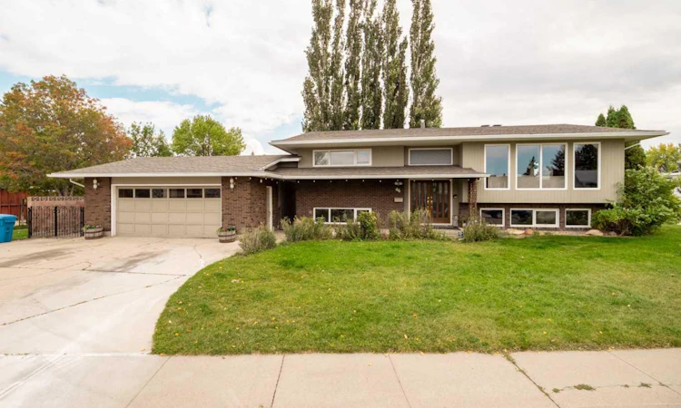 46 Laval Court W