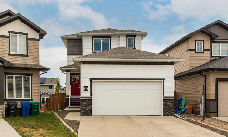 599 Moonlight Lane W