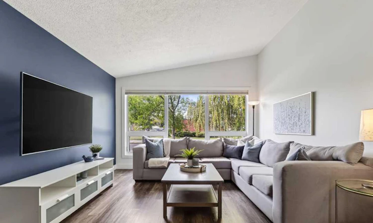 6516 Crowchild Trail SW