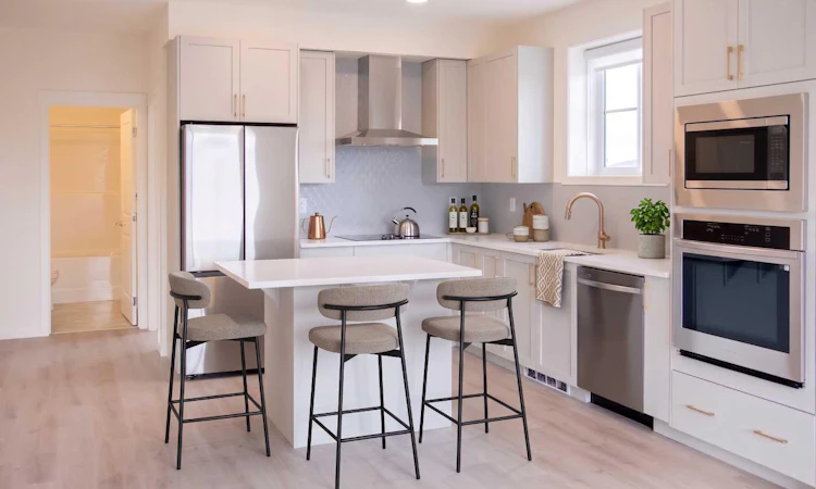 1303-47 Creekview Gardens SW