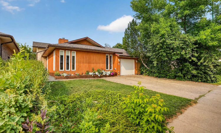 47 Wildwood Crescent W