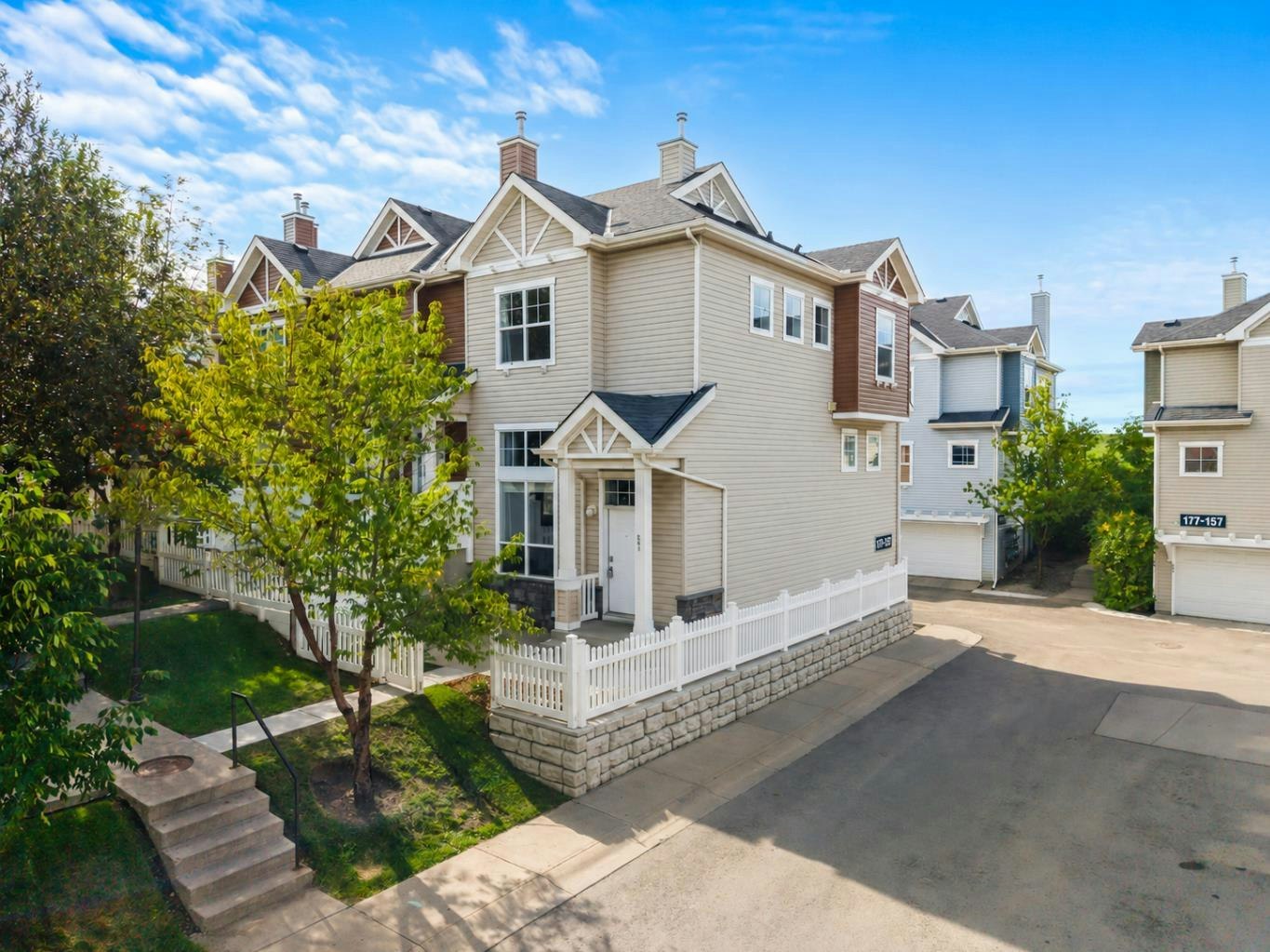 241 Elgin Gardens SE, Calgary, AB, T2Z 4T6